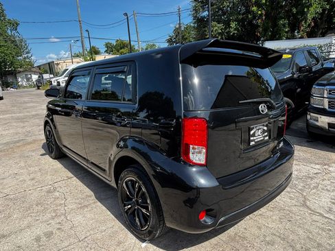 Used 2015 Scion xB FWD image 5
