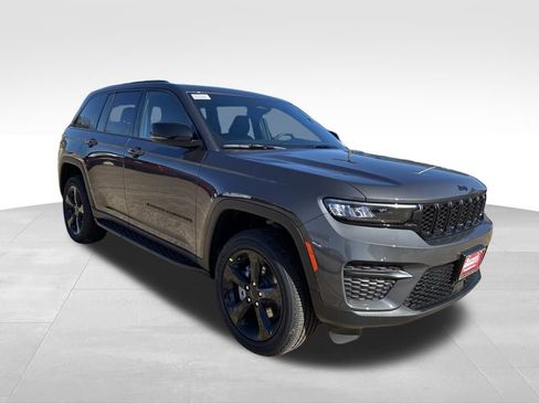 New 2025 Jeep Grand Cherokee Altitude image 8