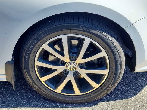 Used 2017 Volkswagen Jetta SE FWD image 8