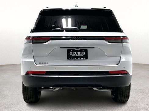 New 2025 Jeep Grand Cherokee Altitude image 7