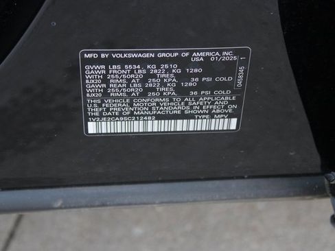 Used 2025 Volkswagen Atlas Cross Sport SE image 31