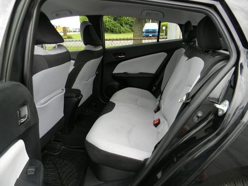 Used 2019 Toyota Prius LE AWD/4WD image 17