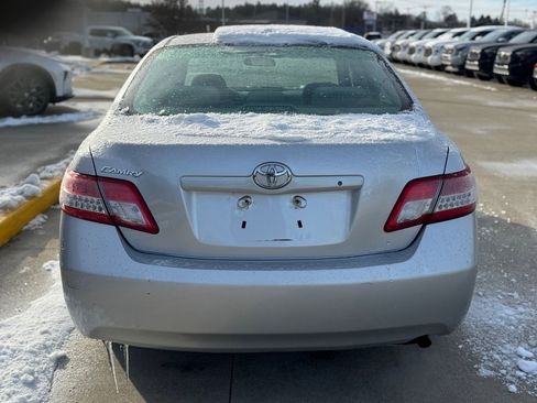 Used 2011 Toyota Camry LE image 4