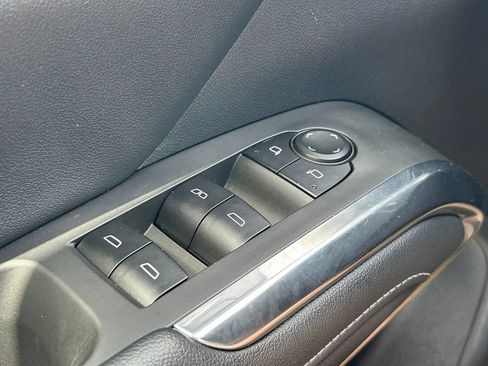 Used 2025 Chevrolet Traverse LT FWD image 22