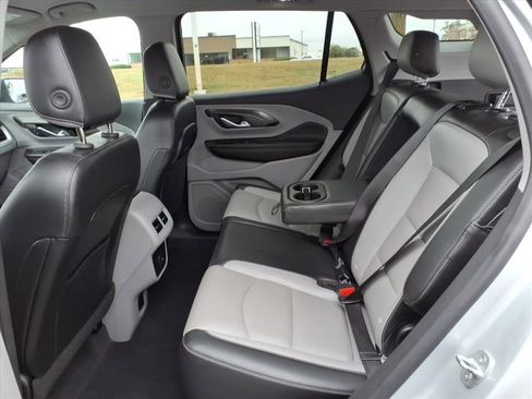 Used 2022 GMC Terrain SLT image 28
