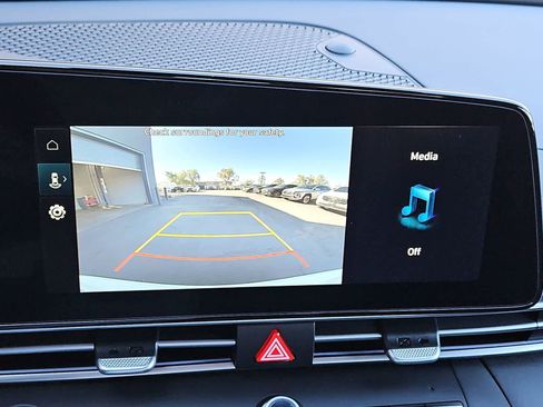 Used 2025 Hyundai Elantra SEL image 24