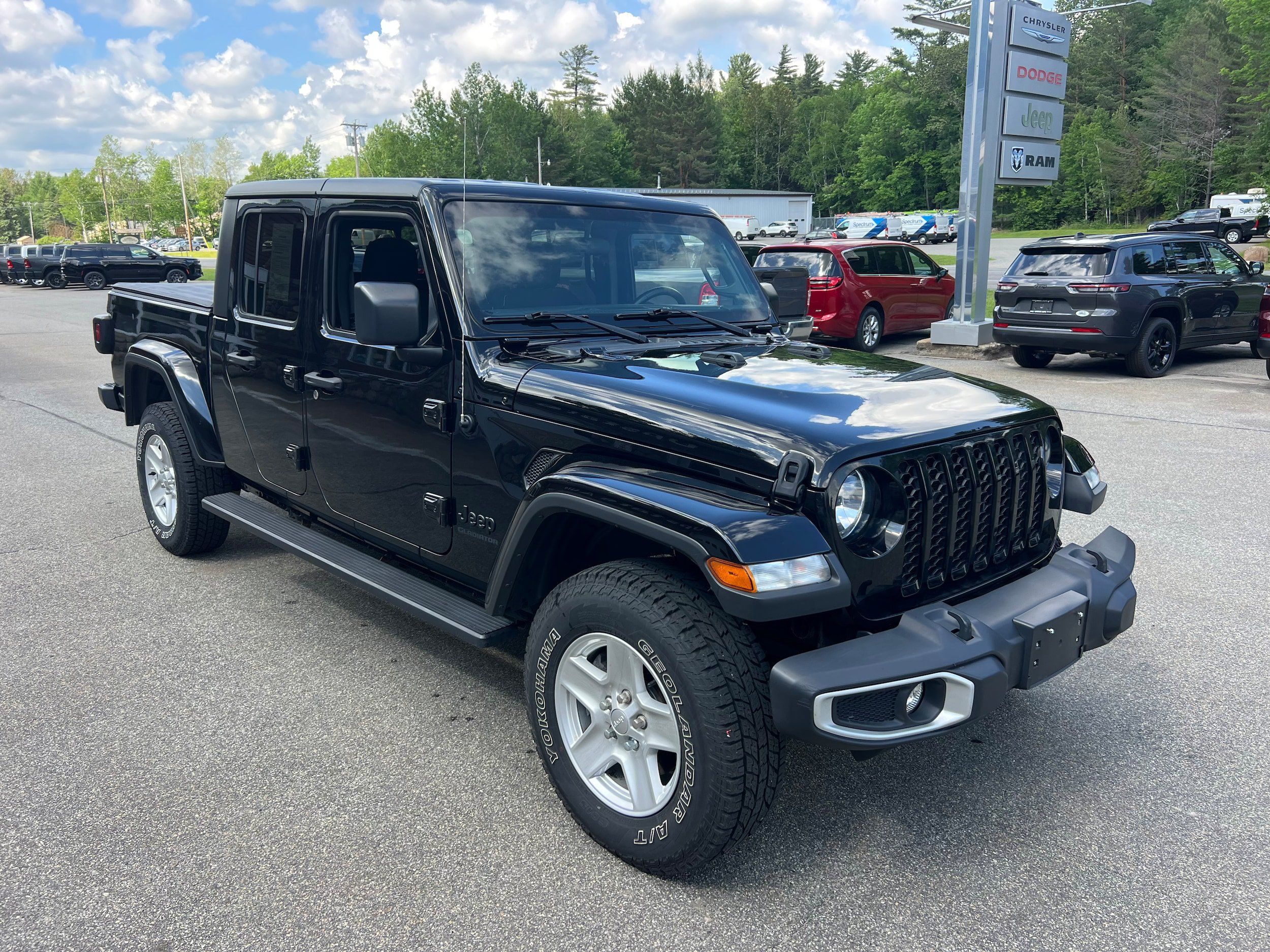 Used 2021 Jeep Gladiator Sport AWD/4WD image 3