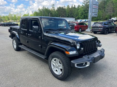 Used 2021 Jeep Gladiator Sport AWD/4WD image 3