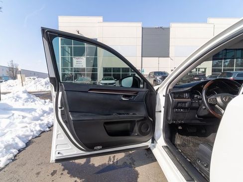 Used 2016 Lexus ES 350 w/ Luxury Package w/Wood Trim image 39