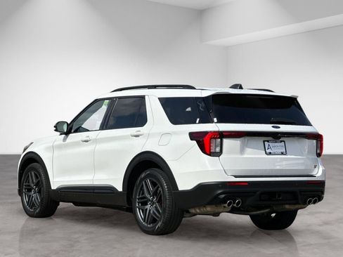 Used 2025 Ford Explorer ST AWD/4WD image 4