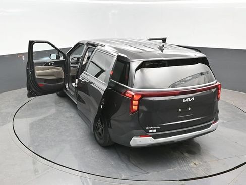 Used 2025 Kia Carnival FWD image 24