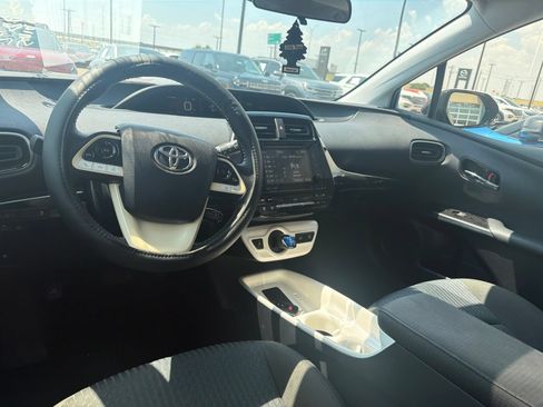 Used 2016 Toyota Prius Three w/ Advanced Technology Package FWD image 10