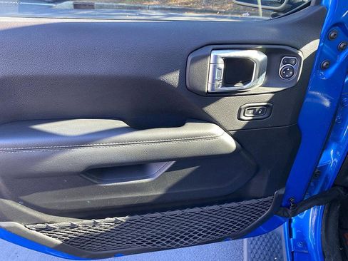 Used 2022 Jeep Wrangler Unlimited Sahara w/ Cold Weather Group image 9