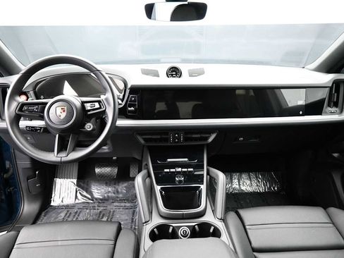 Certified 2025 Porsche Cayenne Coupe AWD/4WD image 6