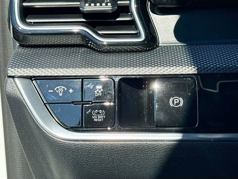 Certified 2025 Kia Sportage LX image 13