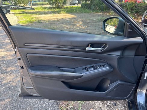 Used 2025 Nissan Altima 2.5 SV FWD image 18