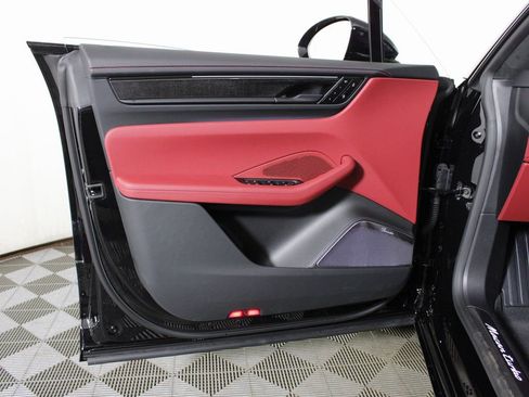 Certified 2025 Porsche Macan Turbo Electric image 15