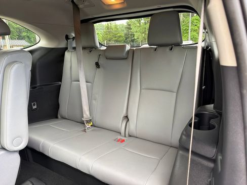 Used 2020 Toyota Highlander XLE FWD image 21