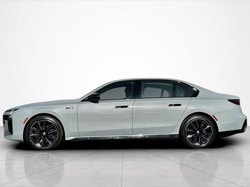 Used 2024 BMW i7 M70 image 2