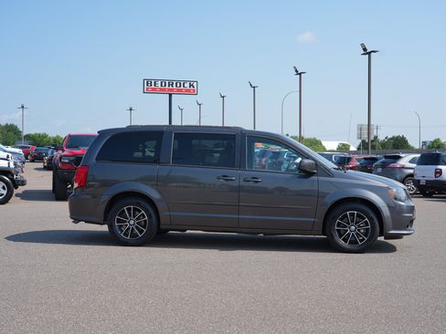 Used 2016 Dodge Grand Caravan R/T FWD image 2