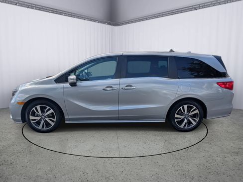 Used 2023 Honda Odyssey Touring image 5