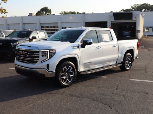 Used 2024 GMC Sierra 1500 SLT w/ SLT Premium Plus Package AWD/4WD image 5