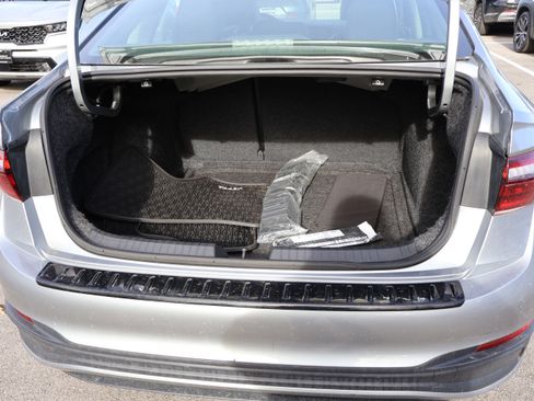 Used 2024 Volkswagen Jetta SE w/ Panoramic Sunroof Package image 15