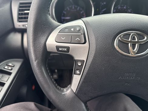 Used 2013 Toyota Highlander Limited AWD/4WD image 19