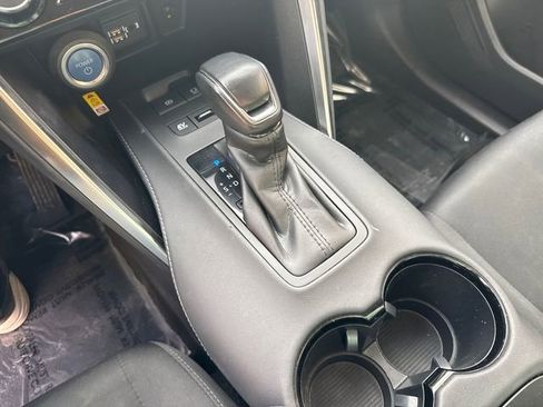 Used 2022 Toyota Venza LE image 37