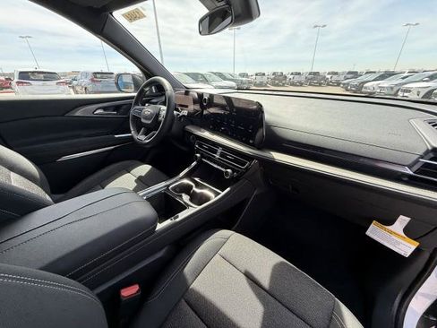 New 2026 Chevrolet Traverse LT FWD image 32