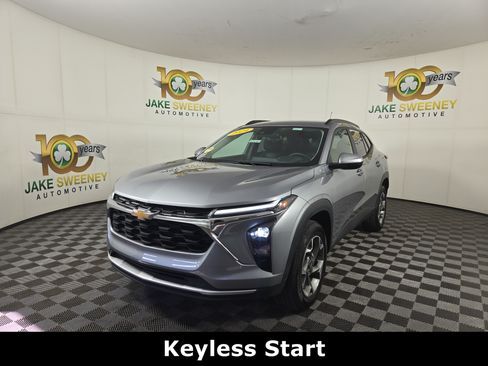 Certified 2024 Chevrolet Trax LT w/ LT Convenience Package FWD image 3