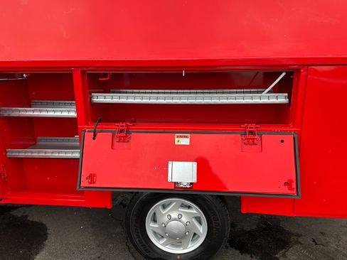 New 2026 Ford E-350 and Econoline 350 Super Duty w/ Interior Upgrade Package RWD image 22