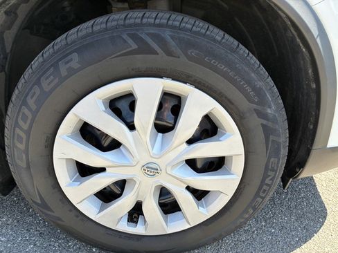 Used 2016 Nissan Rogue S w/ Appearance Package AWD/4WD image 19