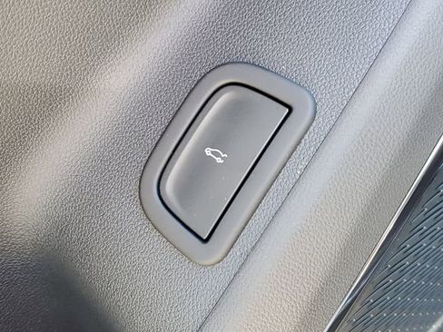 New 2026 GMC Acadia AT4 w/ LPO, Floor Liner Package AWD/4WD image 27