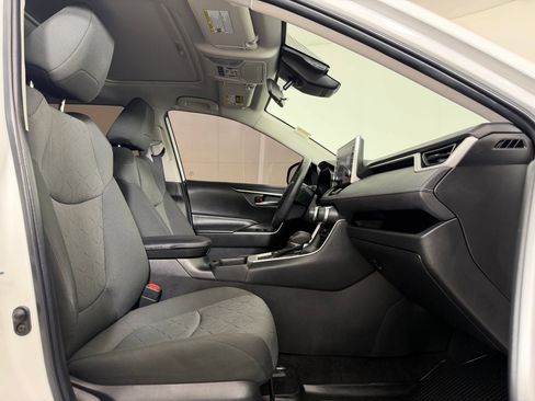 Used 2022 Toyota RAV4 XLE image 28