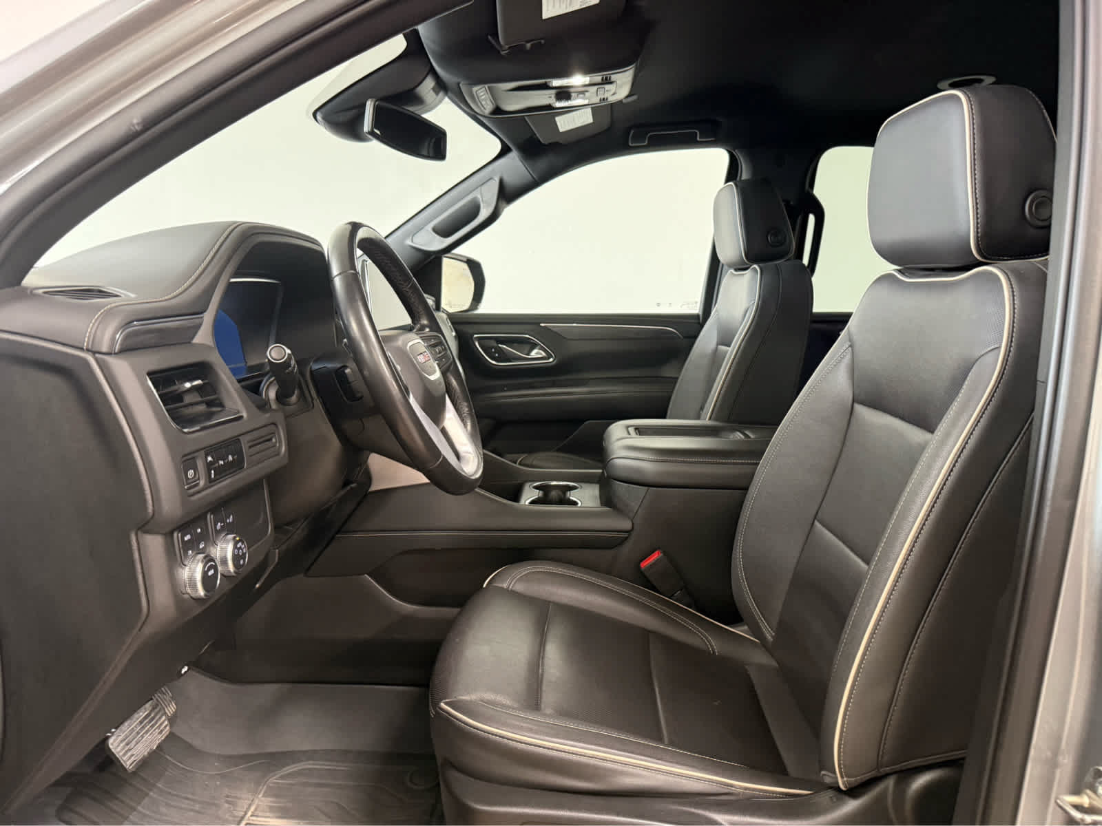 Used 2023 GMC Yukon XL SLT AWD/4WD image 11