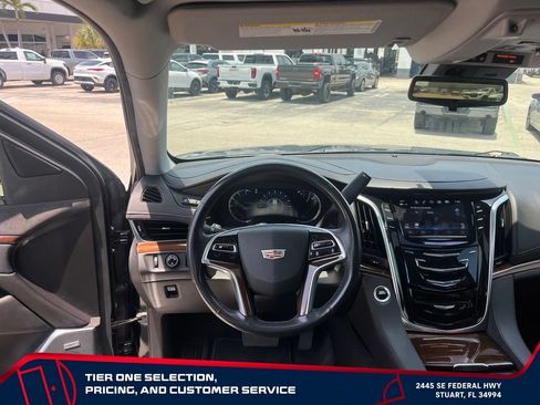 Used 2020 Cadillac Escalade ESV Premium Luxury RWD image 33