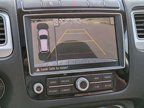 Used 2015 Volkswagen Touareg TDI AWD/4WD image 23