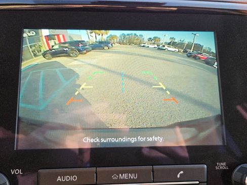 Used 2024 Nissan Frontier SV w/ Technology Package image 8