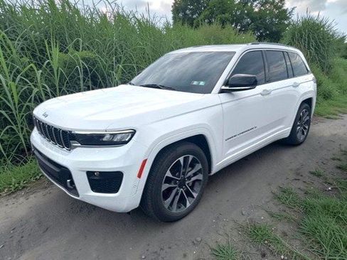 Certified 2023 Jeep Grand Cherokee Overland w/ Luxury Tech Group IV AWD/4WD image 2