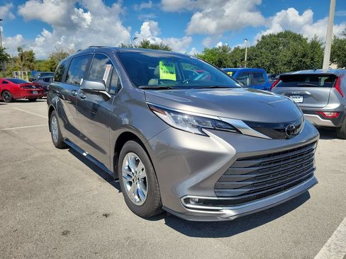 New 2026 Toyota Sienna Limited AWD/4WD image 3