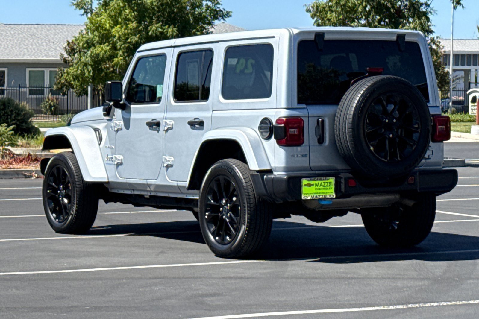 Used 2024 Jeep Wrangler Unlimited Sahara AWD/4WD image 3