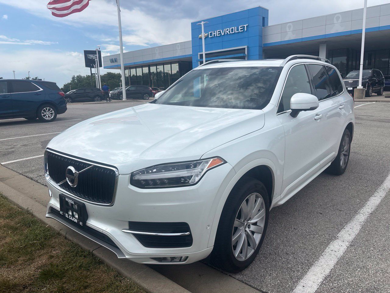 Used 2018 Volvo XC90 T5 Momentum w/ Convenience Package FWD image 4
