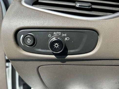 Used 2022 Chevrolet Malibu LT FWD image 19