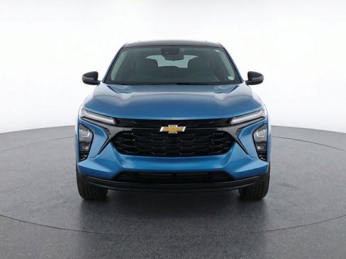 Used 2025 Chevrolet Trax LT w/ LT Convenience Package image 2