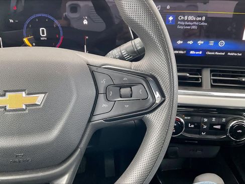 Certified 2025 Chevrolet Trax LT image 24