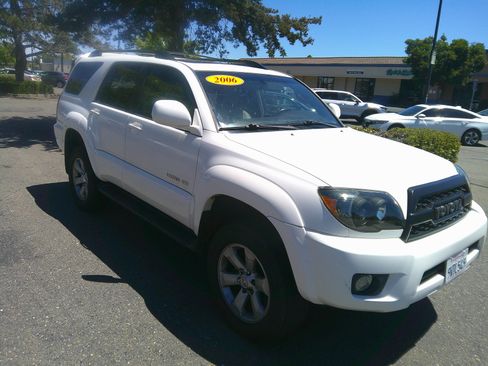 Used 2006 Toyota 4Runner Limited AWD/4WD image 3