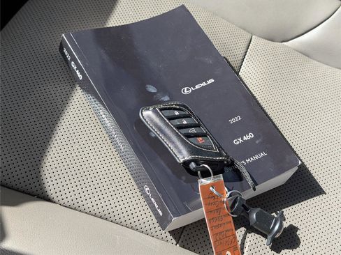 Used 2022 Lexus GX 460 Premium w/ Accessory Package image 19