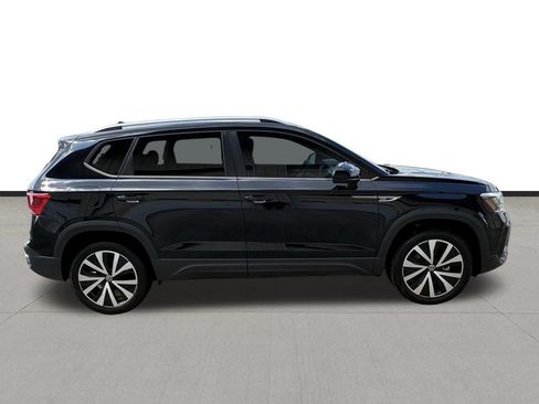 Used 2024 Volkswagen Taos SE FWD image 4