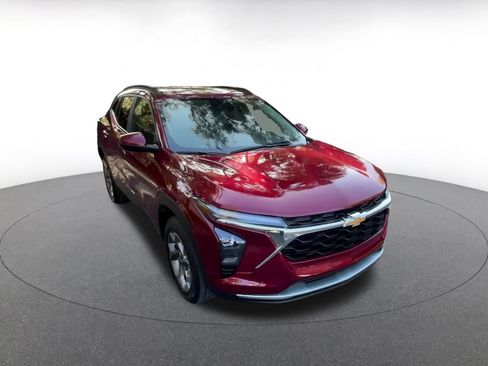 Used 2025 Chevrolet Trax LT image 3